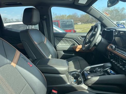 Used 2024 GMC Canyon AT4 image 4