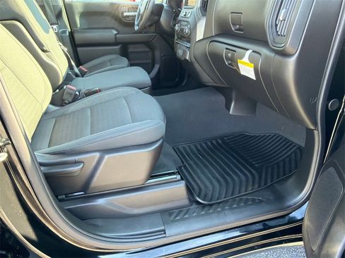 Used 2024 Chevrolet Silverado 1500 Custom image 13