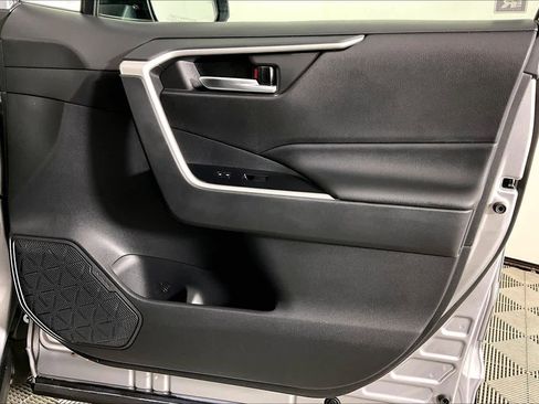 Used 2021 Toyota RAV4 XLE image 21