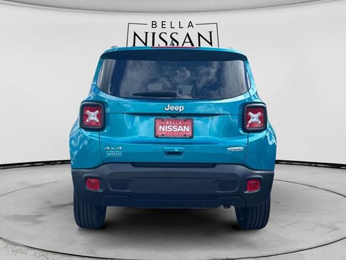Used 2021 Jeep Renegade Latitude w/ Sun & Sound Group AWD/4WD image 4