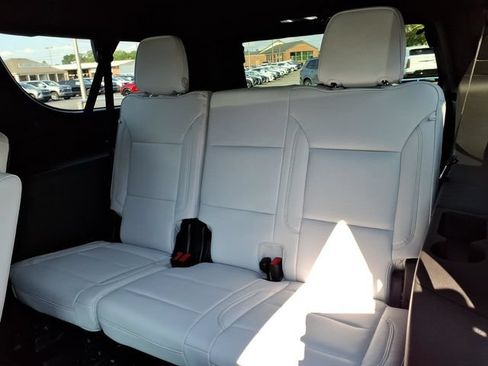 New 2026 Chevrolet Suburban Premier AWD/4WD image 8