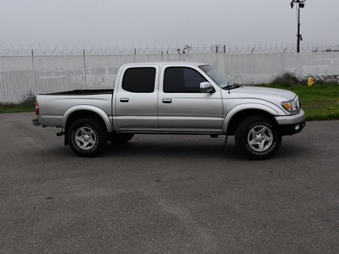 Used 2003 Toyota Tacoma PreRunner image 3
