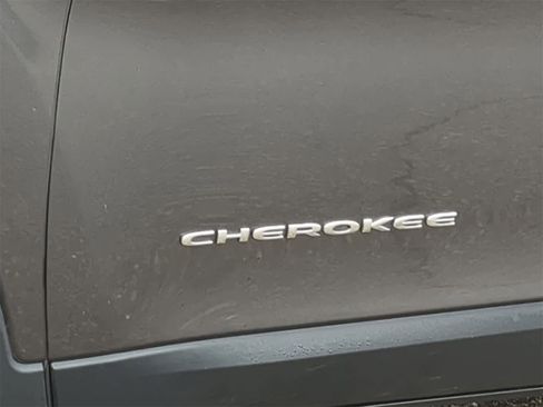 Certified 2019 Jeep Cherokee Limited w/ Luxury Group image 20