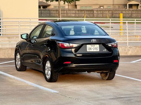 Used 2017 Toyota Yaris iA FWD image 5