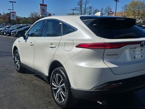 Used 2021 Toyota Venza LE AWD/4WD image 5