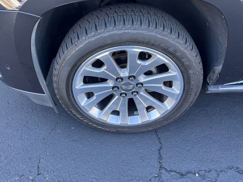 Used 2019 Cadillac Escalade ESV Premium Luxury image 12