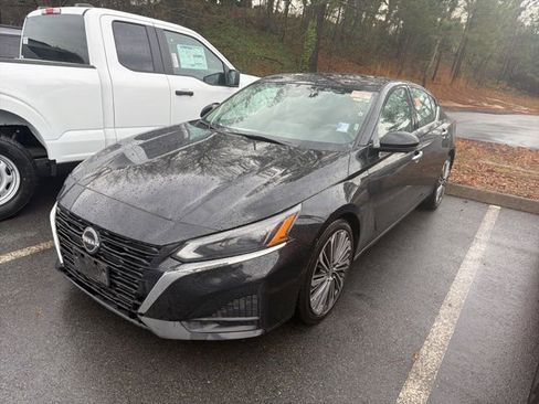 Used 2023 Nissan Altima 2.5 SL image 1