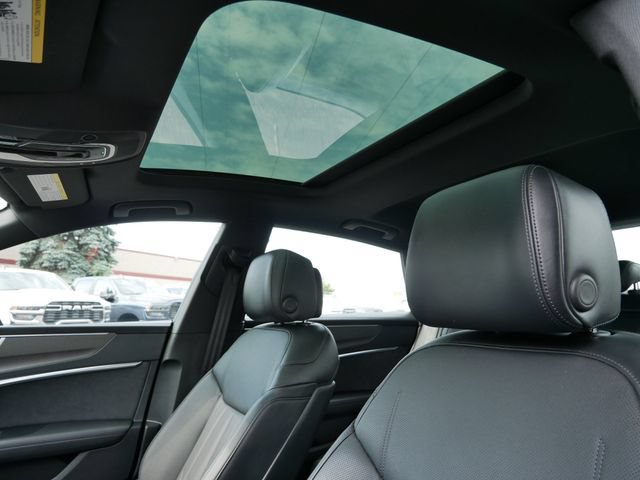 Used 2022 Audi RS 7 Sportback AWD/4WD image 18