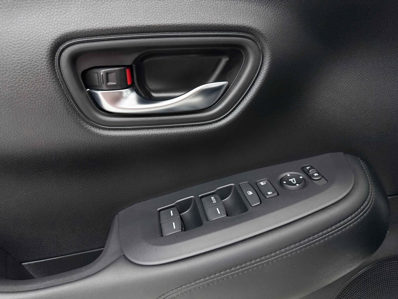Used 2023 Honda HR-V LX image 19