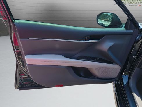 Used 2023 Toyota Camry SE image 13