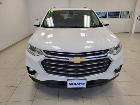 Used 2019 Chevrolet Traverse LT w/ LT Premium Package image 3