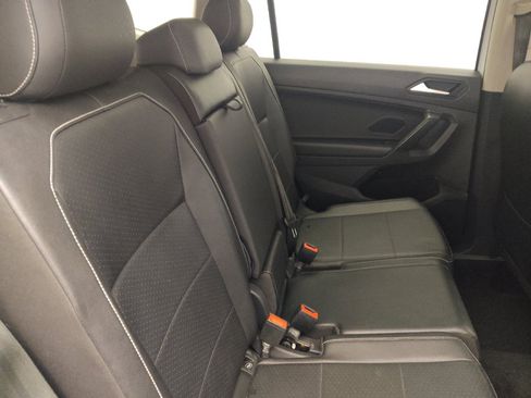 Used 2021 Volkswagen Tiguan SEL FWD image 19