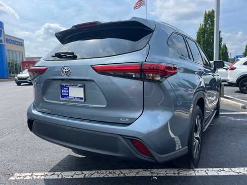 Used 2022 Toyota Highlander XLE FWD image 6