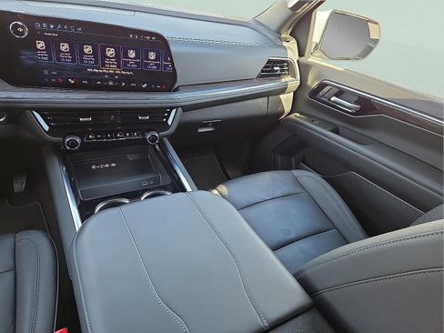 Used 2025 Chevrolet Tahoe LT image 13