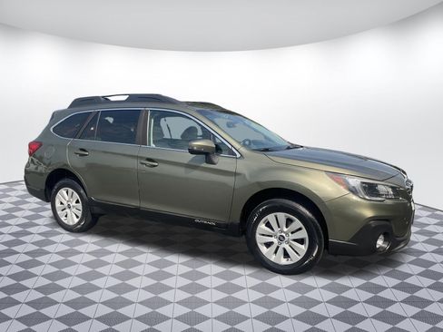 Used 2018 Subaru Outback 2.5i Premium AWD/4WD image 1