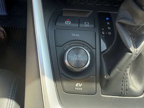 Certified 2023 Toyota RAV4 XSE w/ XSE Grade Weather Package AWD/4WD image 24