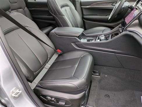 New 2025 Jeep Grand Cherokee L Limited w/ Black Appearance Package image 31