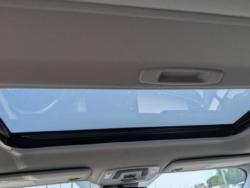 Used 2024 Toyota Sienna XLE FWD image 27