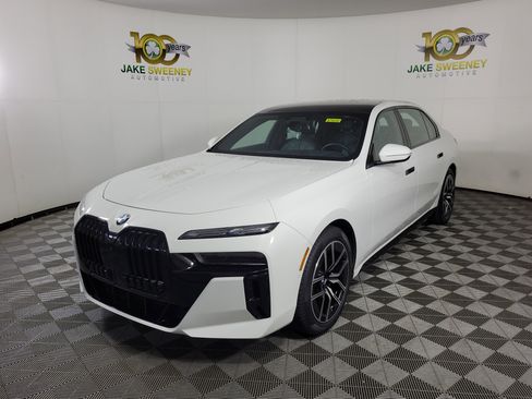 Certified 2023 BMW 760i xDrive w/ Executive Package AWD/4WD image 3