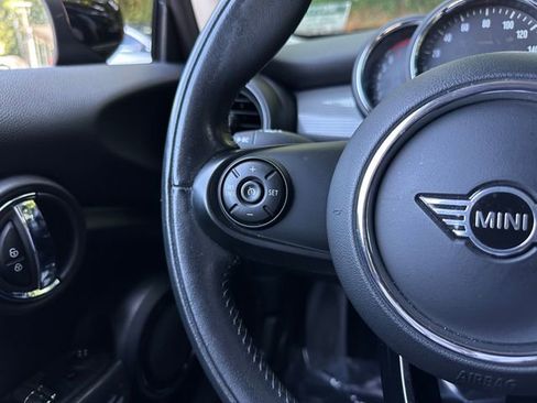 Used 2020 MINI Cooper 2-Door Hardtop w/ Storage Package image 17