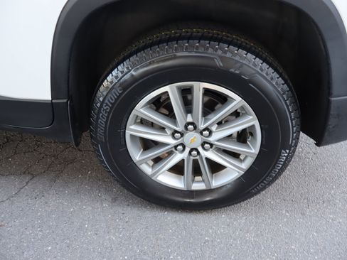 Used 2023 Chevrolet Traverse LT FWD image 41