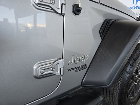 Used 2021 Jeep Wrangler Unlimited Sport image 18