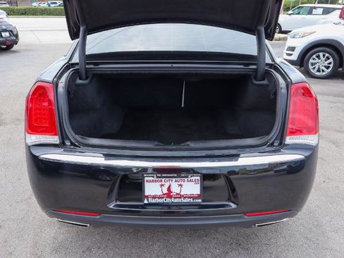 Used 2019 Chrysler 300 Limited image 5