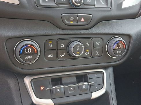 Certified 2023 GMC Terrain SLE w/ Driver Convenience Package AWD/4WD image 15