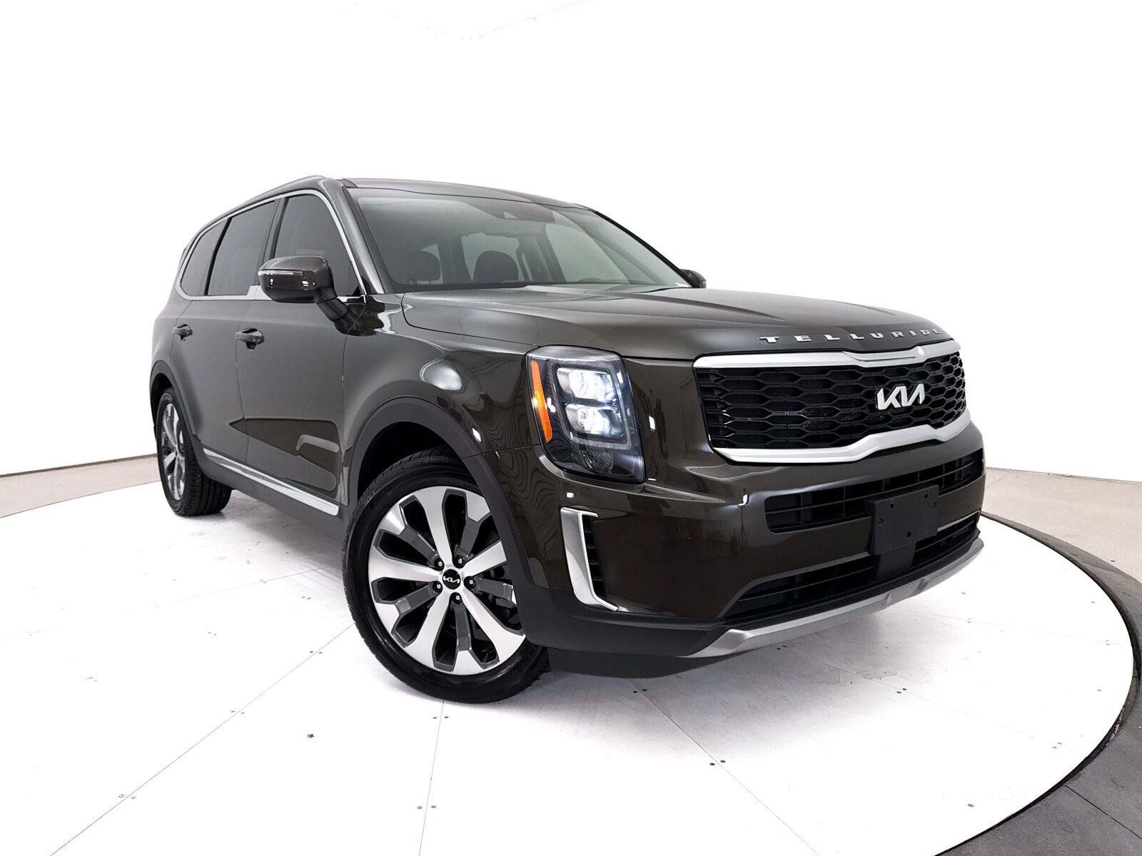 Used 2022 Kia Telluride EX w/ EX Premium Package FWD image 1