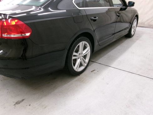 Used 2014 Volkswagen Passat 2.5 SE image 9