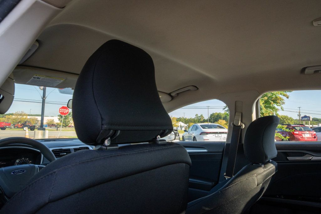 Used 2016 Ford Fusion SE FWD image 15
