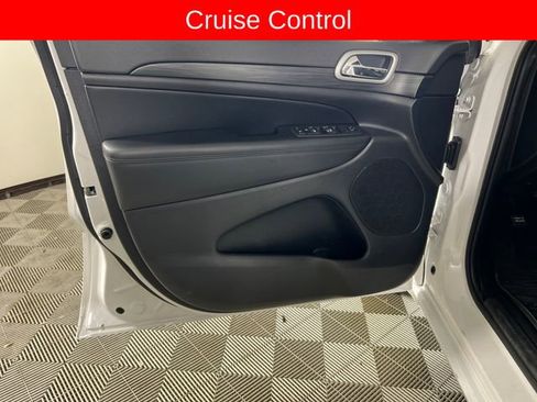 Used 2022 Jeep Grand Cherokee Laredo X image 12