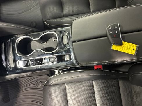 Used 2023 Buick Envision Essence FWD image 17