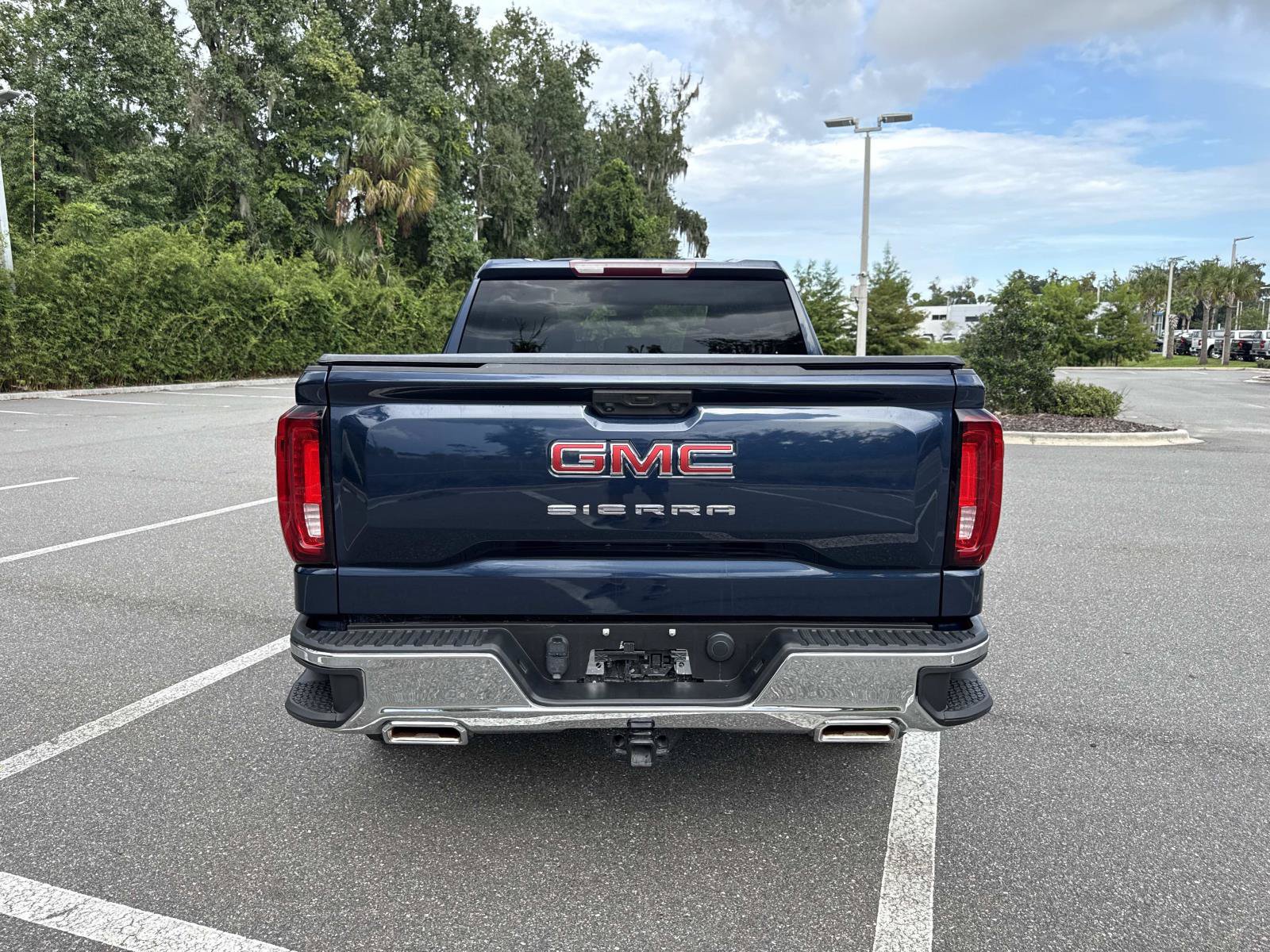 Used 2023 GMC Sierra 1500 SLT w/ SLT Premium Package AWD/4WD image 4