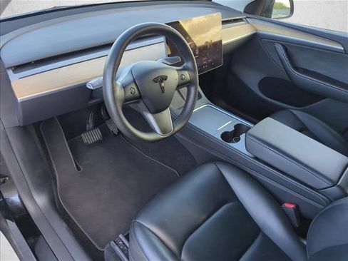 Used 2024 Tesla Model Y Long Range image 9