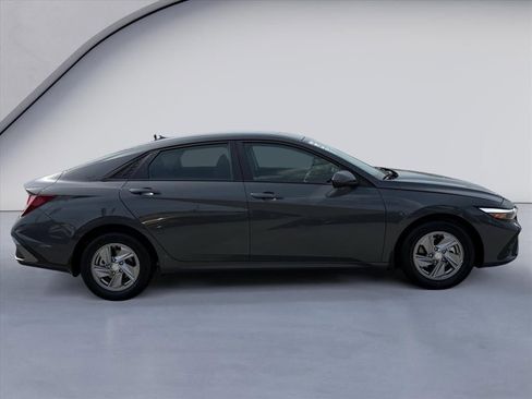 New 2026 Hyundai Elantra SE FWD image 6
