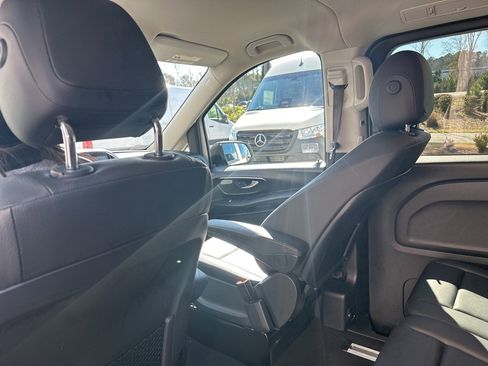 Used 2023 Mercedes-Benz Metris Passenger image 3