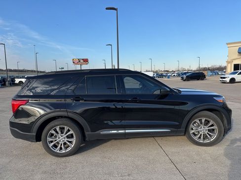Used 2024 Ford Explorer XLT w/ Equipment Group 202A image 17