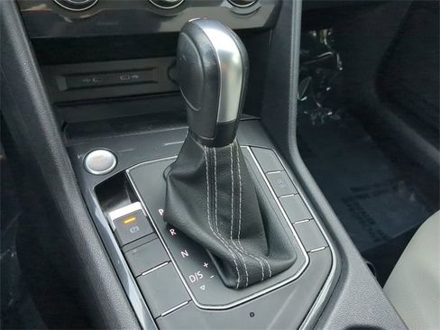 Certified 2021 Volkswagen Tiguan SE image 24
