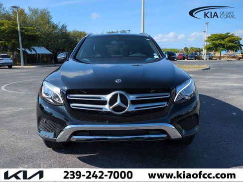 Used 2018 Mercedes-Benz GLC 300 4MATIC image 3