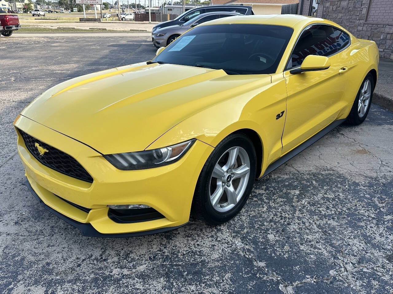 Used 2017 Ford Mustang Coupe RWD image 3
