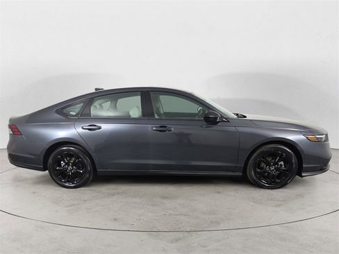 Certified 2025 Honda Accord SE image 6