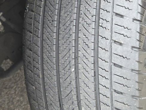 Used 2024 Chevrolet Suburban LT image 26