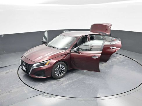 Used 2024 Nissan Altima 2.5 SV image 38