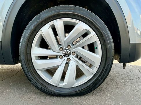 Used 2020 Volkswagen Atlas Cross Sport SE w/ Towing Package image 21