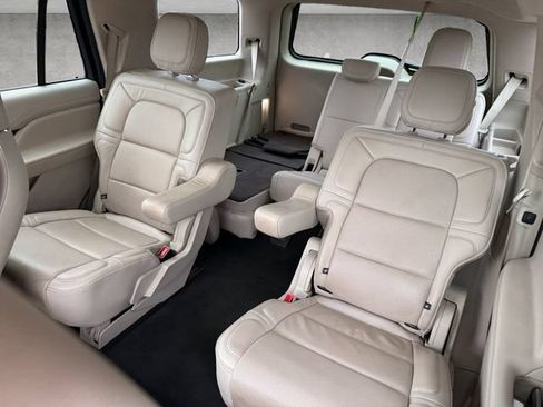 Used 2018 Lincoln Navigator Select w/ Technology Package RWD image 23