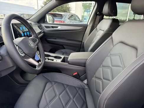 New 2026 Volkswagen Atlas Cross Sport SE FWD image 8