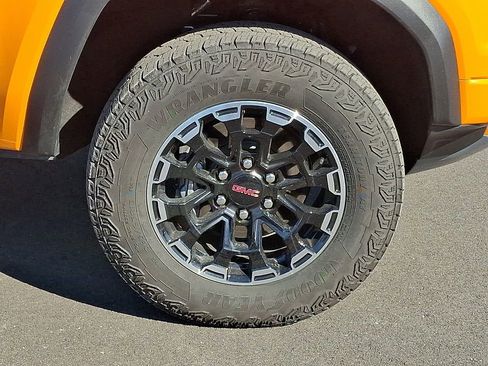 Used 2026 GMC Canyon AT4 w/ AT4 Premium Package image 9