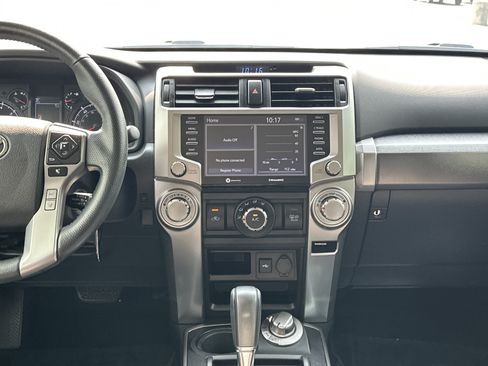 Used 2021 Toyota 4Runner SR5 AWD/4WD image 30