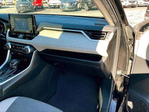Used 2022 Toyota RAV4 XLE image 13